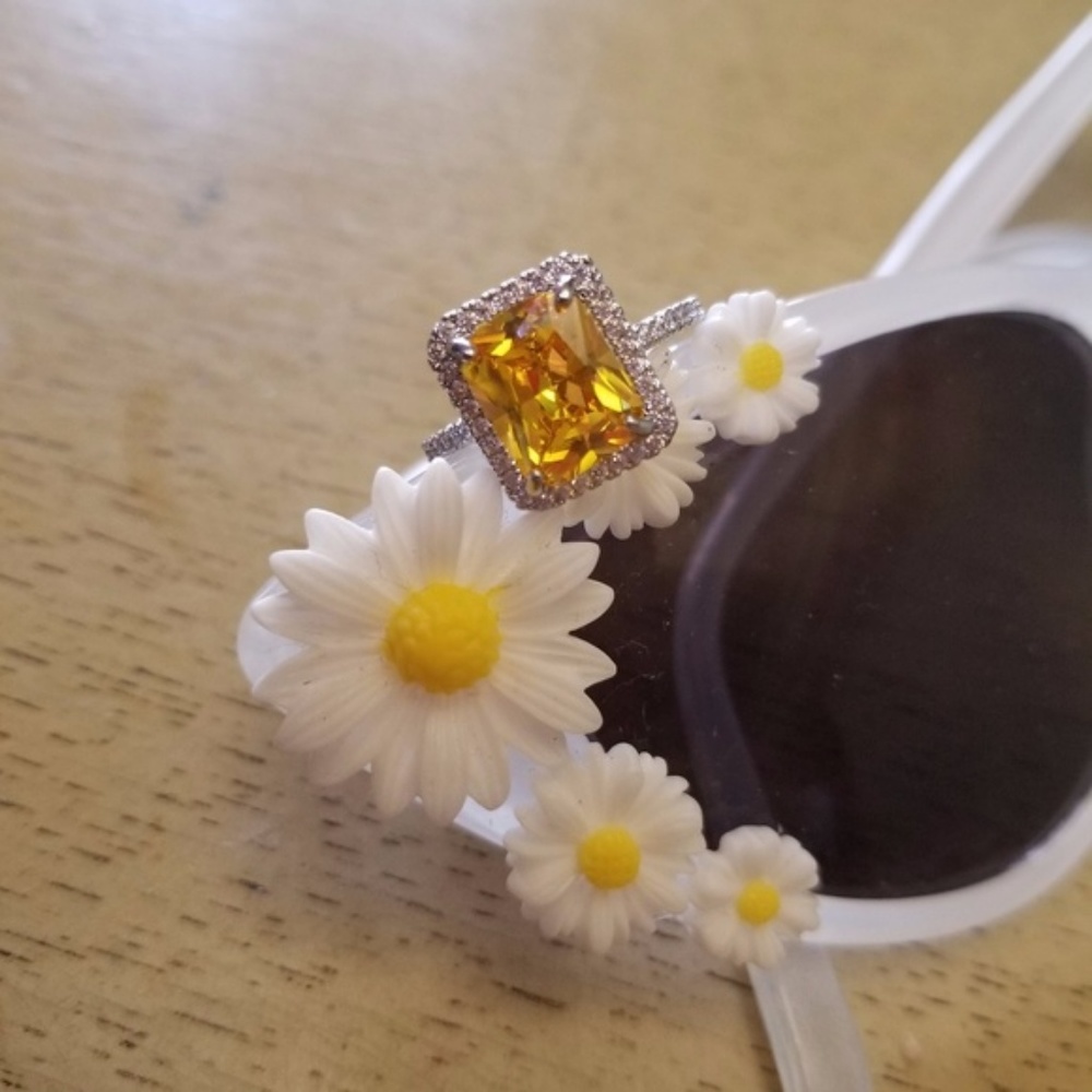 925 Swarovski Elements yellow emerald Women's ring Size 7 - Picture 2 of 8